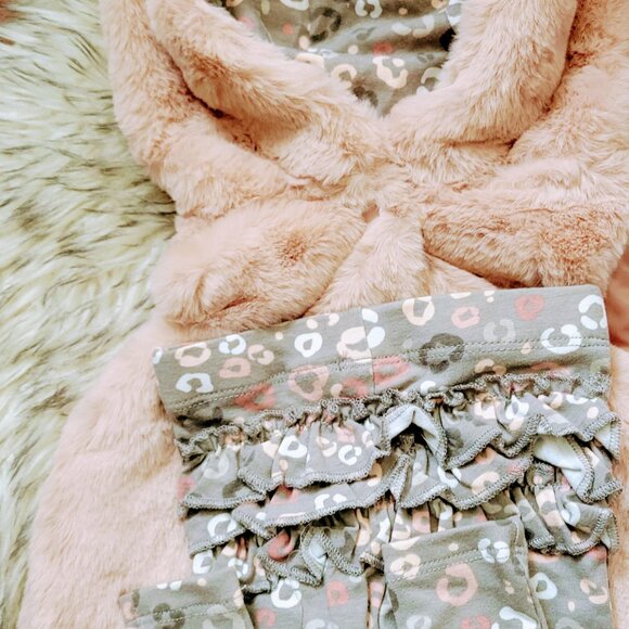 Brand new Issac Mizrahi 3 piece Faux Fur jacket, body suit and leggings - Picture 8 of 11